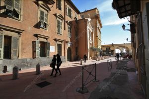 Tiny street of vieux Nice